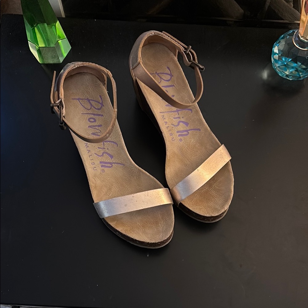 Blowfish rose gold ankle strap wedge sandal US7.5